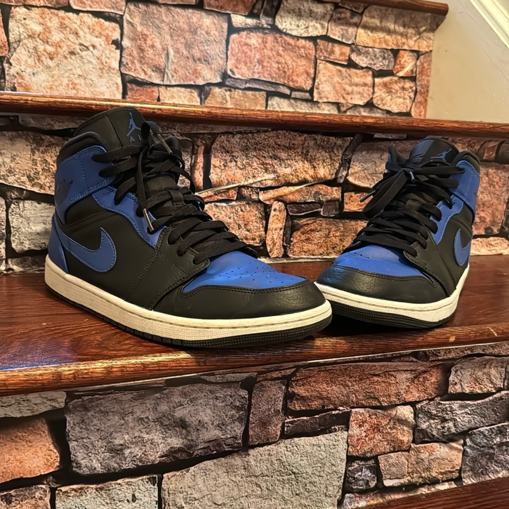 Retro Jordan black white & royal blue men size 11